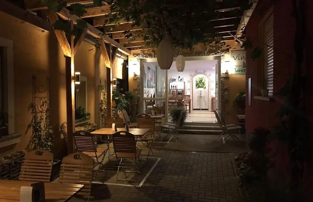 Weingut Manuel Sauer-1
